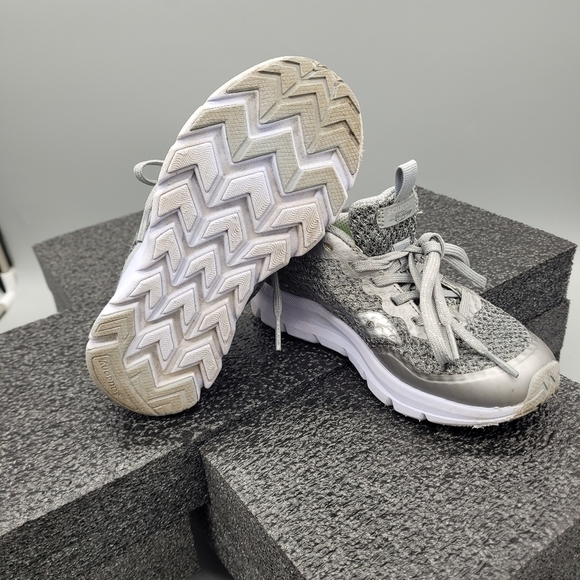 Saucony Girl's Liteform Feel Sneaker, Light Grey Size 13W - Picture 8 of 10